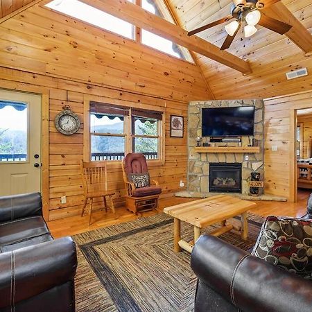 Spacious Smokies Cabin - Hot Tub With Mountain Views Gatlinburg Ngoại thất bức ảnh