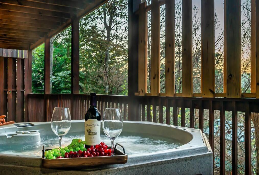 Spacious Smokies Cabin - Hot Tub With Mountain Views Gatlinburg Ngoại thất bức ảnh