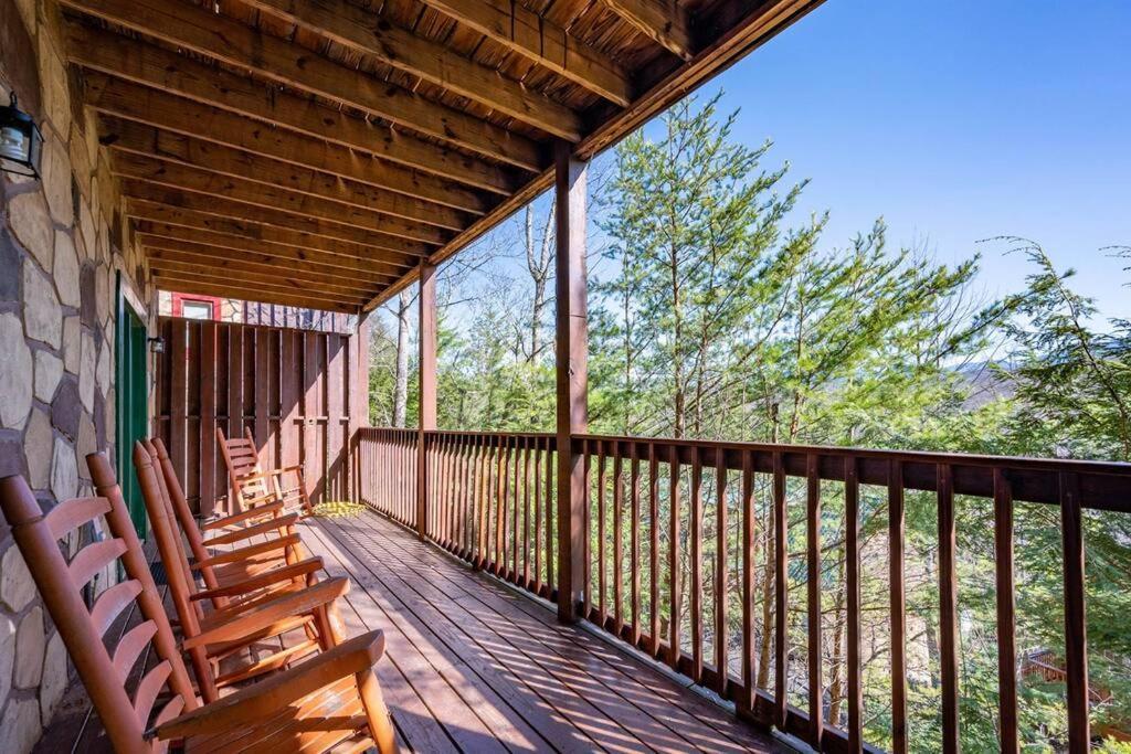 Spacious Smokies Cabin - Hot Tub With Mountain Views Gatlinburg Ngoại thất bức ảnh