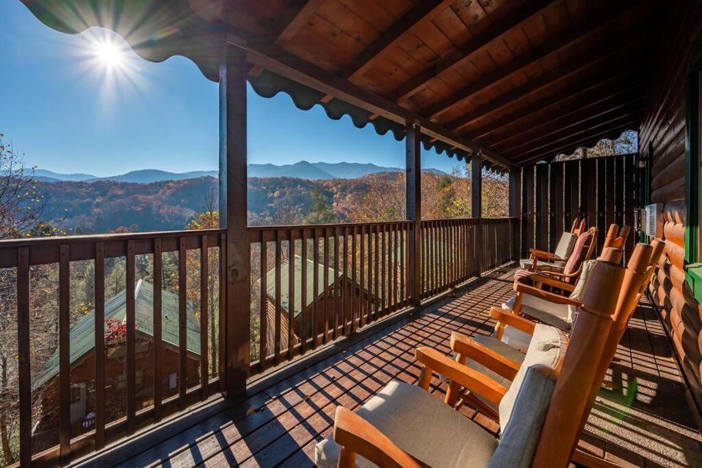 Spacious Smokies Cabin - Hot Tub With Mountain Views Gatlinburg Ngoại thất bức ảnh
