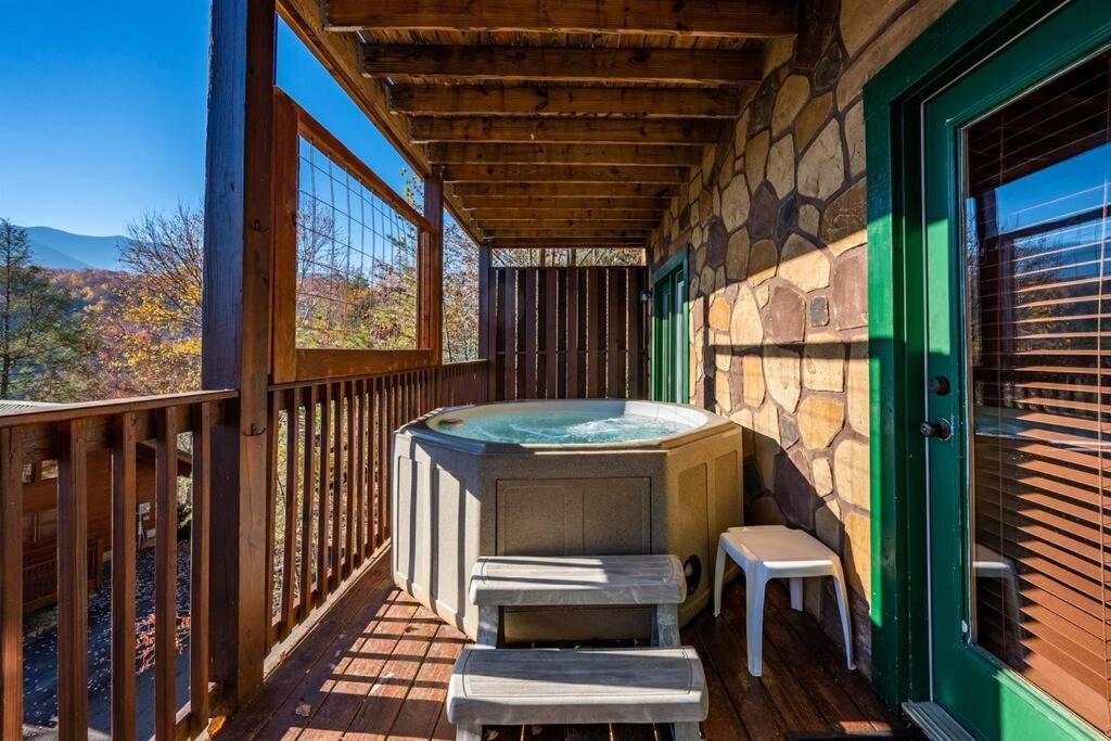 Spacious Smokies Cabin - Hot Tub With Mountain Views Gatlinburg Ngoại thất bức ảnh