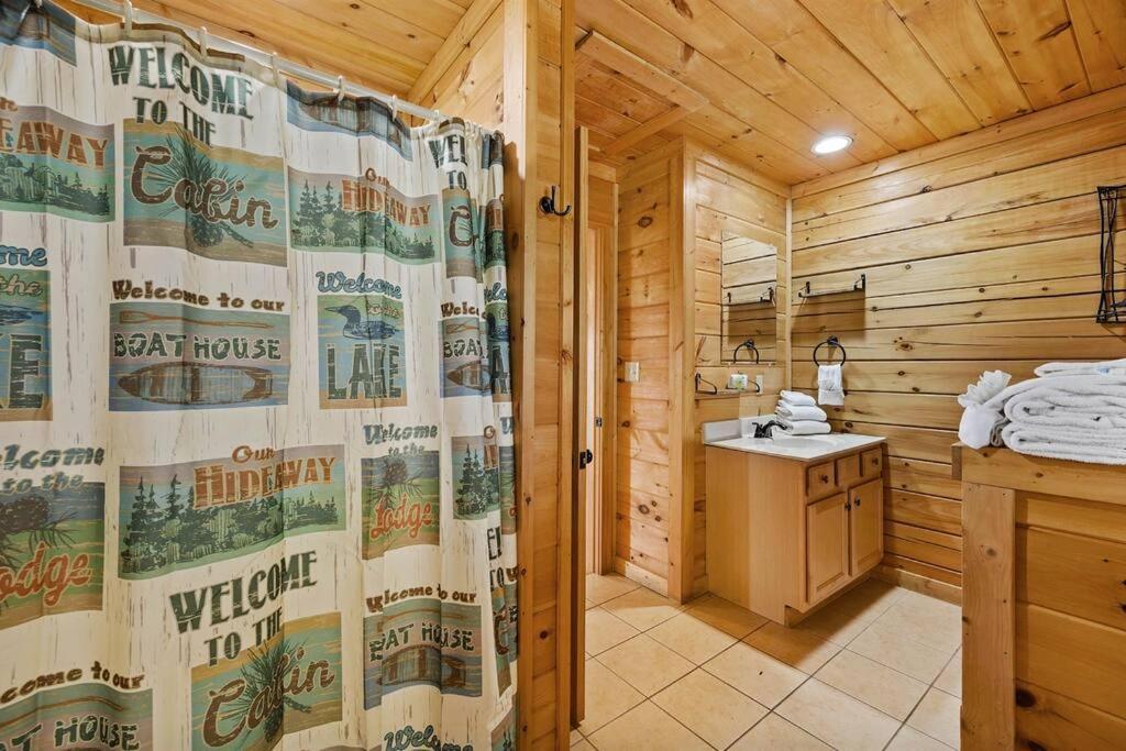 Spacious Smokies Cabin - Hot Tub With Mountain Views Gatlinburg Ngoại thất bức ảnh