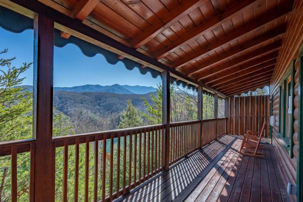 Spacious Smokies Cabin - Hot Tub With Mountain Views Gatlinburg Ngoại thất bức ảnh