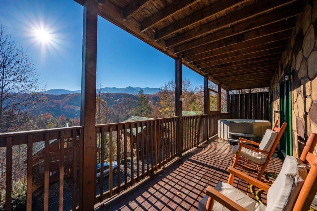 Spacious Smokies Cabin - Hot Tub With Mountain Views Gatlinburg Ngoại thất bức ảnh