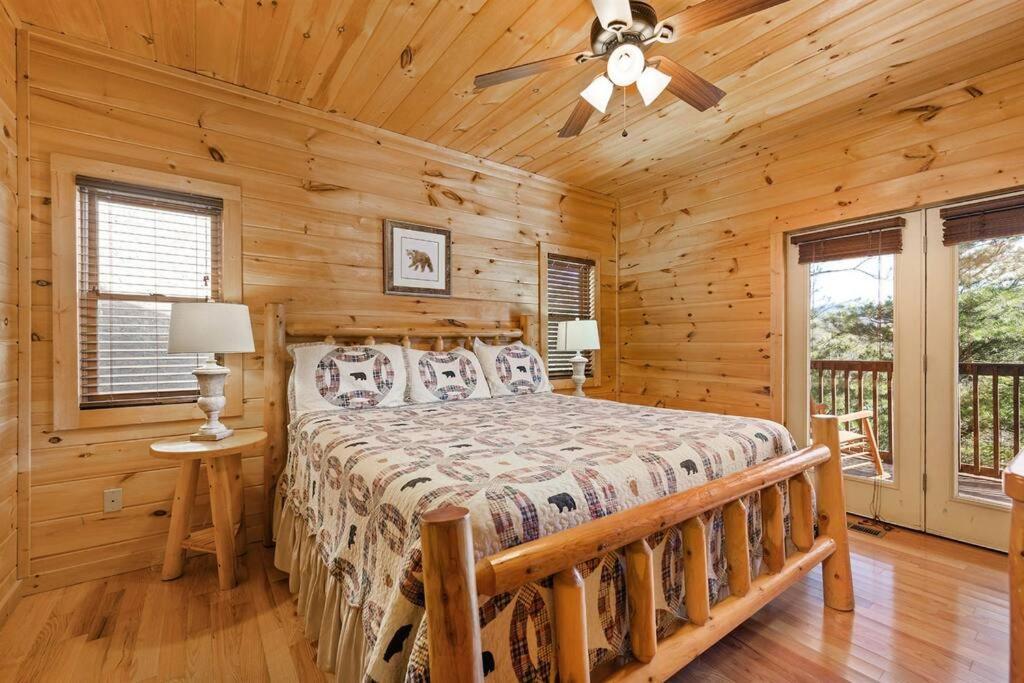 Spacious Smokies Cabin - Hot Tub With Mountain Views Gatlinburg Ngoại thất bức ảnh
