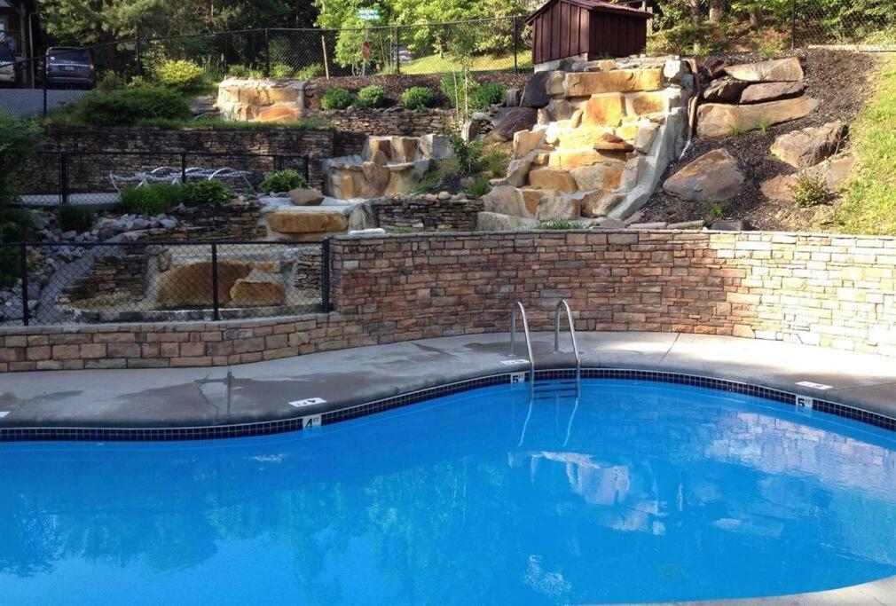 Spacious Smokies Cabin - Hot Tub With Mountain Views Gatlinburg Ngoại thất bức ảnh
