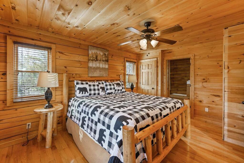 Spacious Smokies Cabin - Hot Tub With Mountain Views Gatlinburg Ngoại thất bức ảnh