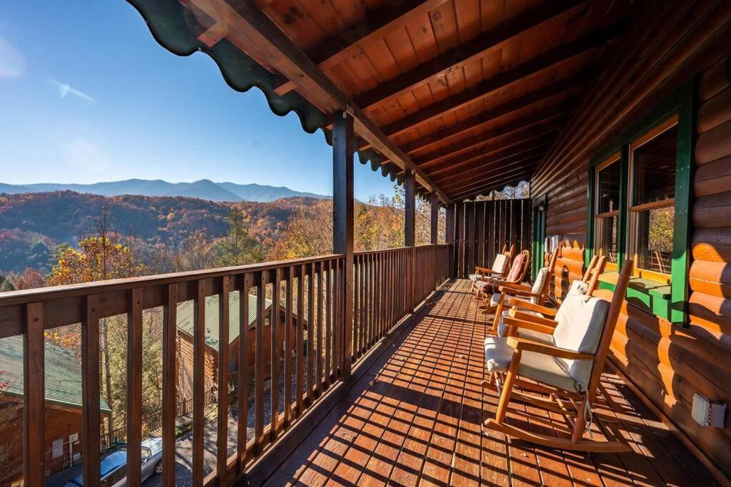 Spacious Smokies Cabin - Hot Tub With Mountain Views Gatlinburg Ngoại thất bức ảnh