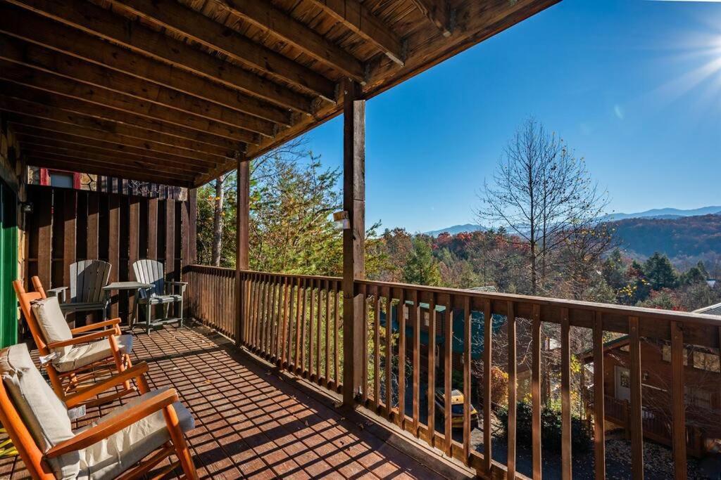 Spacious Smokies Cabin - Hot Tub With Mountain Views Gatlinburg Ngoại thất bức ảnh