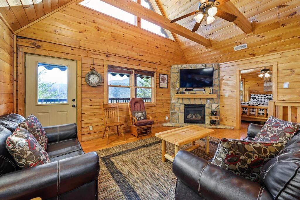 Spacious Smokies Cabin - Hot Tub With Mountain Views Gatlinburg Ngoại thất bức ảnh